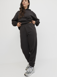Taylor Trackies in Pepper