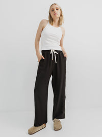 Weekender Pant in Black