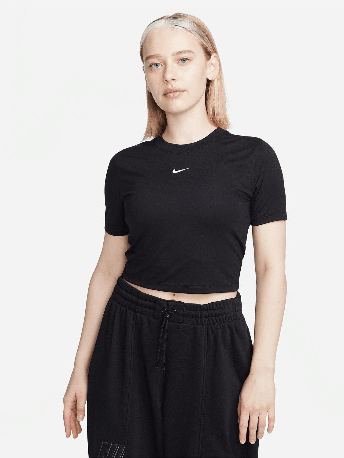 Sportswear Essential Slim-Fit Cropped T-Shirt