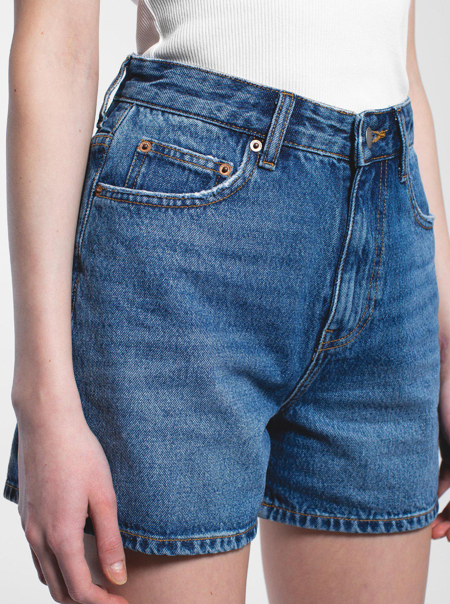Nora Shorts in Stream Mid Used
