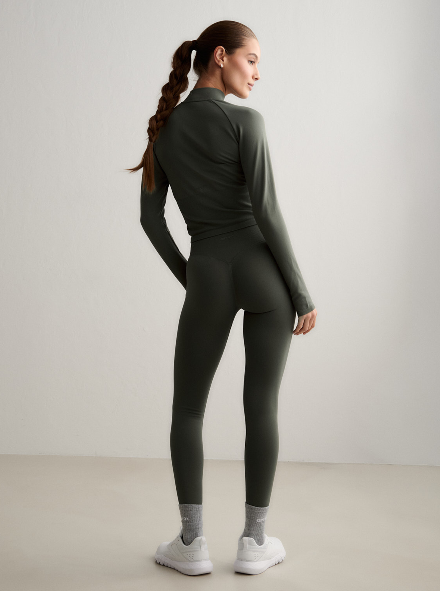 Shape Seamless Tights in Ivy