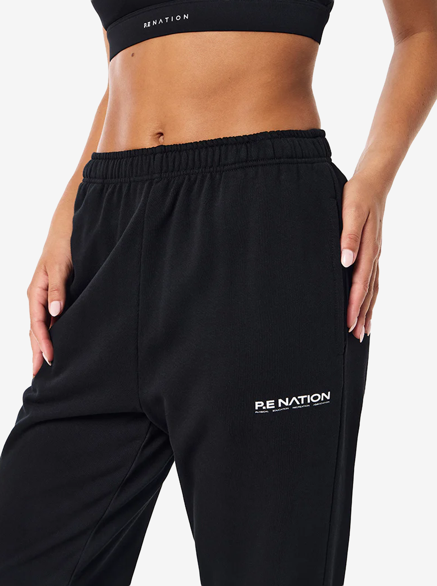 Qualify Trackpant in Black