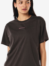 Shift Tee in Smokestone