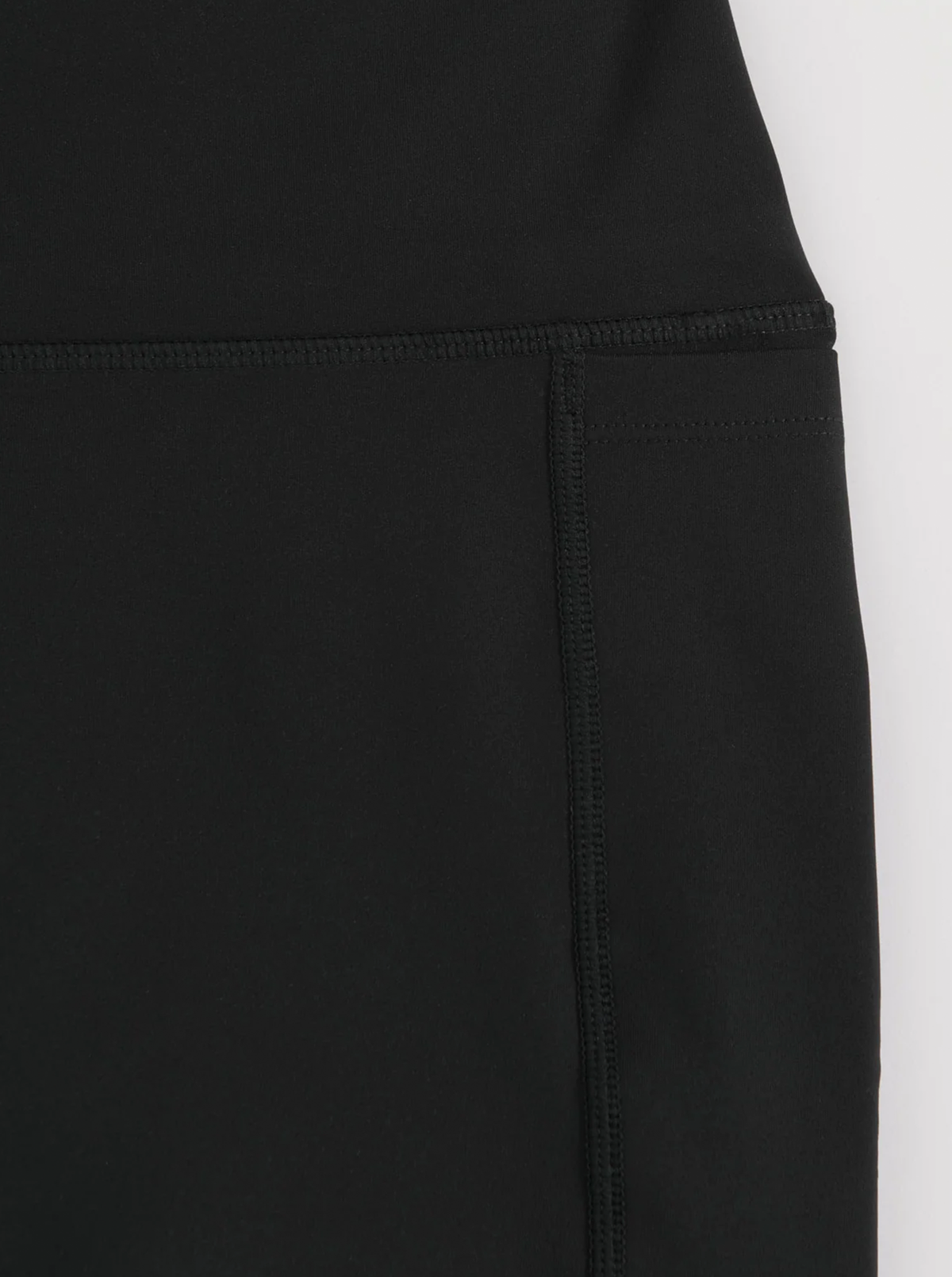 Running Midi Biker Shorts in Black