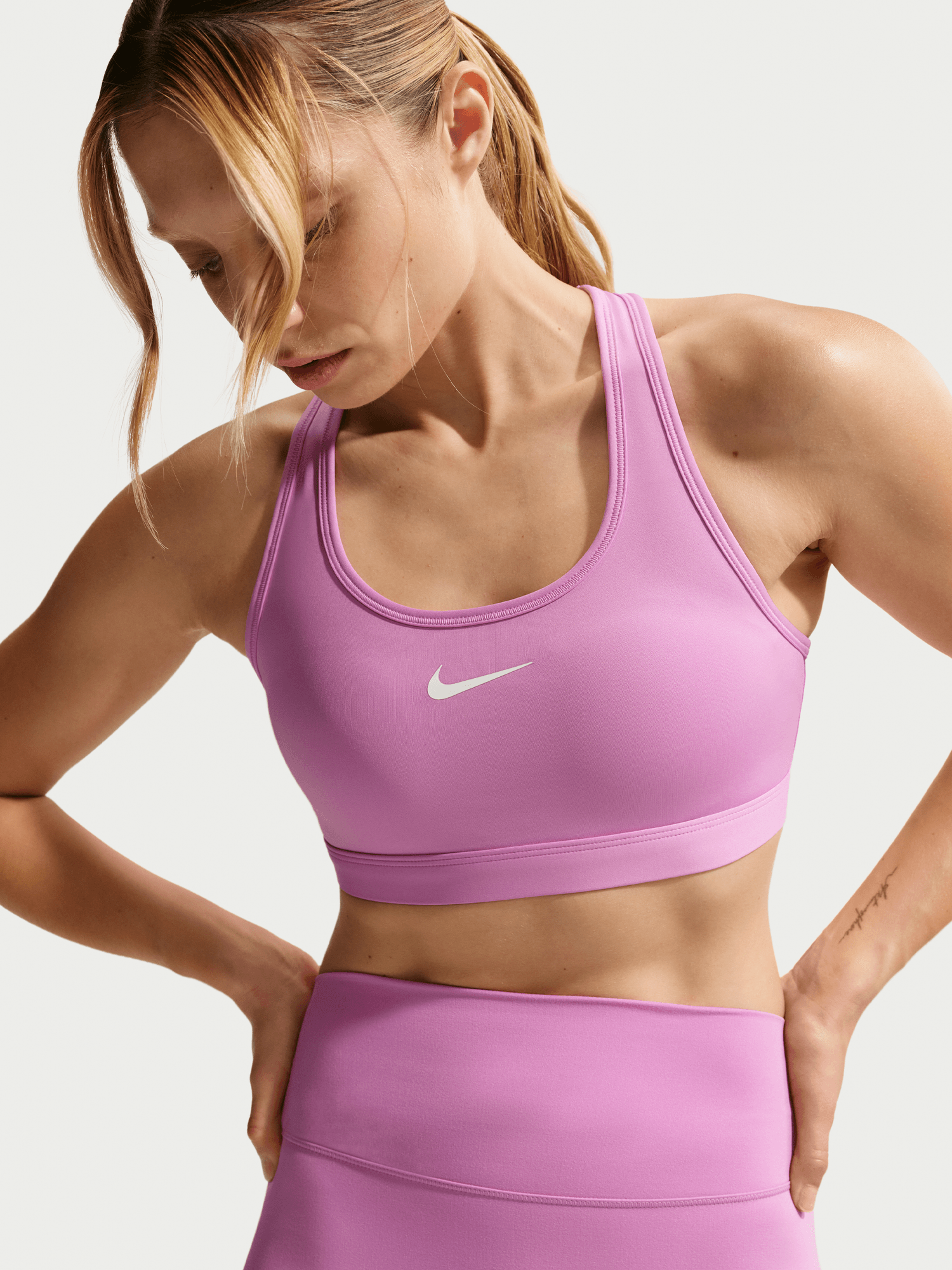 Swoosh Medium Support Sports Bra