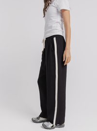 Weekender Pant in Black