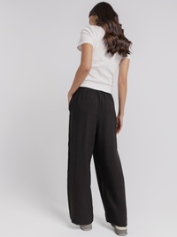 Weekender Pant in Black