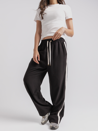 Weekender Pant in Black